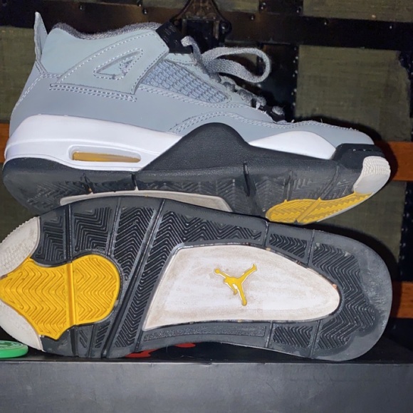 I’m selling them for $380 there my old pair and they don’t fit anymore - Picture 4 of 4